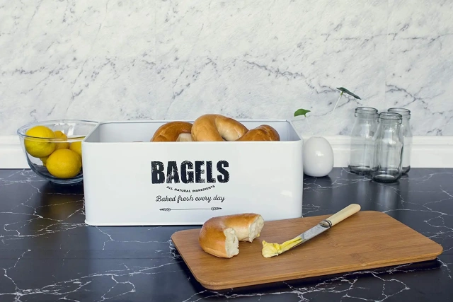 Kitchen Vintage Retro Design Stainless Steel White Metal Bread Box Powder Coated Bread Bin Storage Box with Bamboo Lid