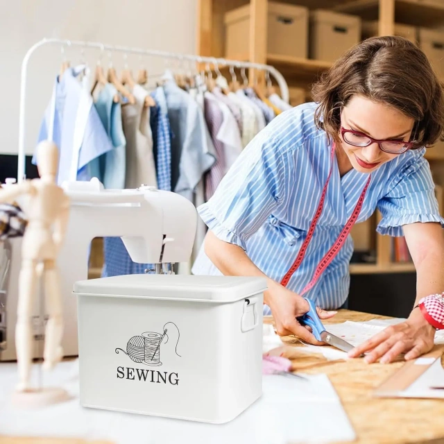 金属缝纫盒，缝纫工具包收纳盒，带可拆卸托盘，用于存放剪刀、线、大头针、针和夹子