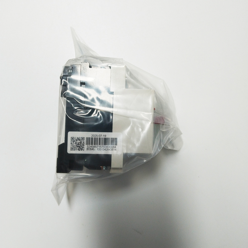 In Stock ! CHNT Plastic-encased Circuit Breaker DZ108-20/211 2.5A