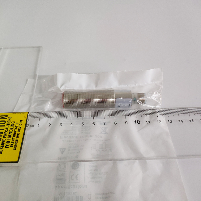 Leuze Inductive switch IS 118 MM/4NO-8E0-M12