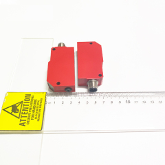 In Stock ! Leuze Polarized retro-reflective photoelectric sensor IPRK 95/44 L.21