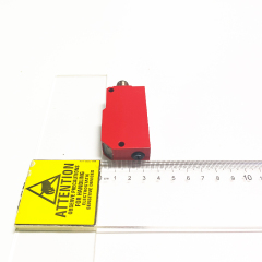 In Stock ! Leuze Polarized retro-reflective photoelectric sensor IPRK 95/44 L.21