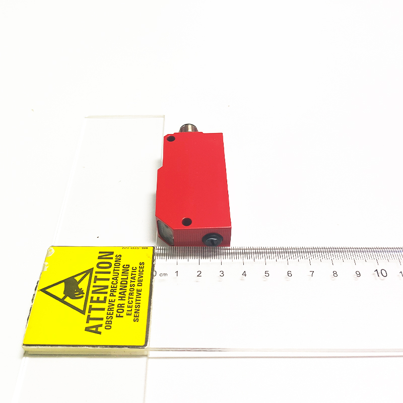 In Stock ! Leuze Polarized retro-reflective photoelectric sensor IPRK 95/44 L.21