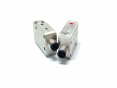 Leuze Polarized retro-reflective photoelectric sensor PRK18B.T2/PX-M12