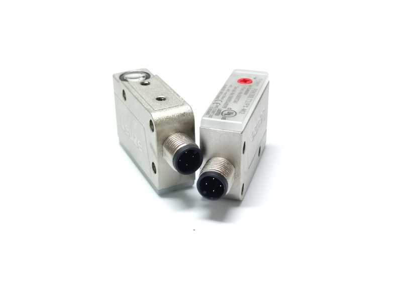 Leuze Polarized retro-reflective photoelectric sensor PRK18B.T2/PX-M12