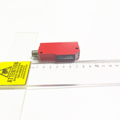 In Stock ! Leuze Polarized retro-reflective photoelectric sensor IPRK 95/44 L.21