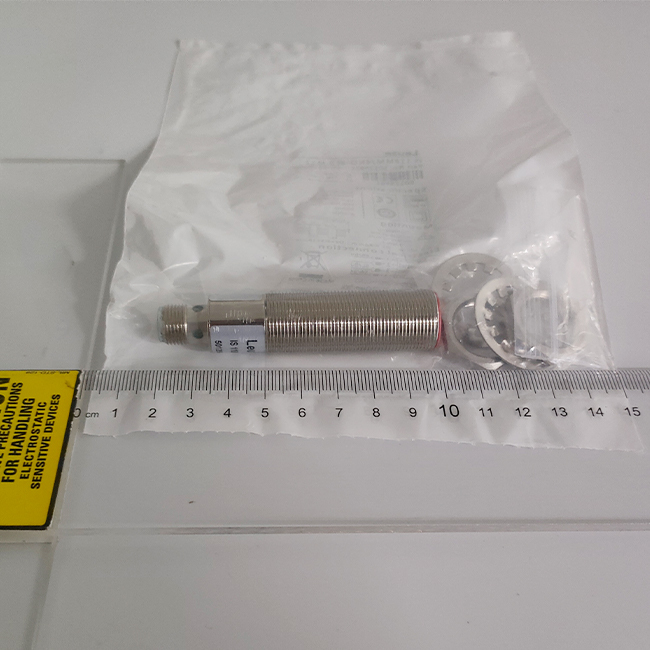 Leuze Inductive switch IS 118 MM/4NO-8E0-M12