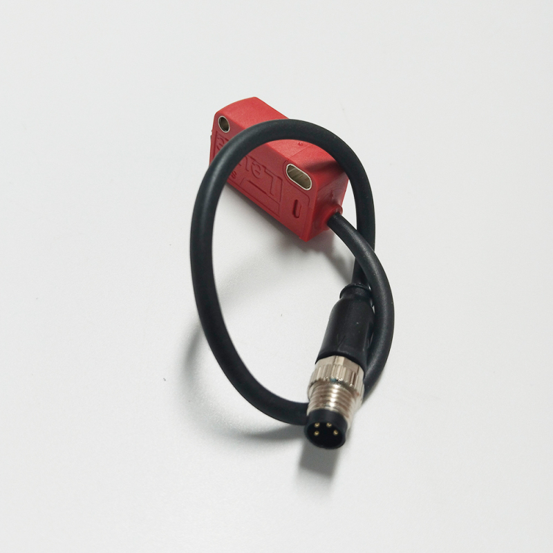 LEUZE Retro-reflective photoelectric sensors PRK3C.T3/4T-200-M8