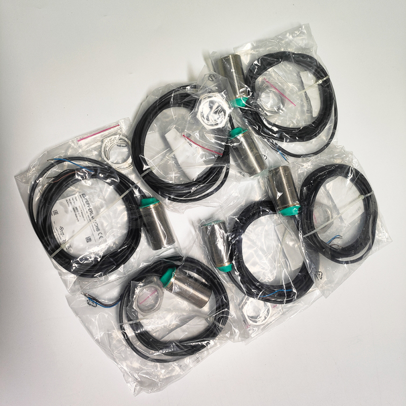 In Stock ! German P+F NBB15-30GM50-E2 Proximity Switch