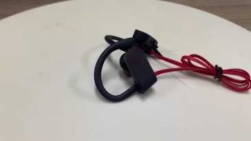 RU8 Classic Bluetooth Earbuds With Comfortable Wearing With USB-C Port