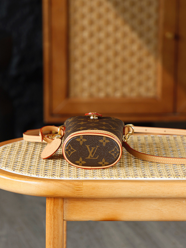 LOUIS VUITTON FOLD ME M80874