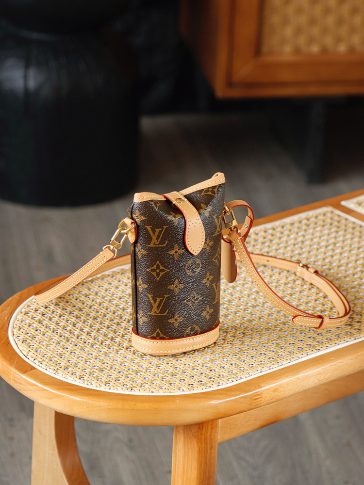 LOUIS VUITTON FOLD ME M80874