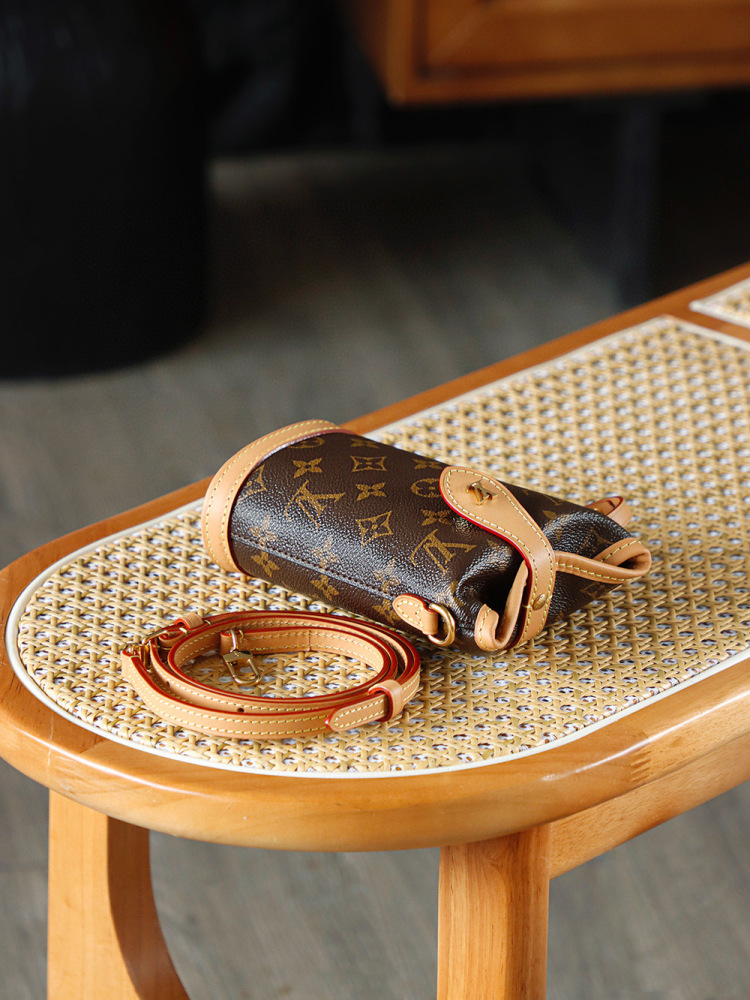 LOUIS VUITTON FOLD ME M80874