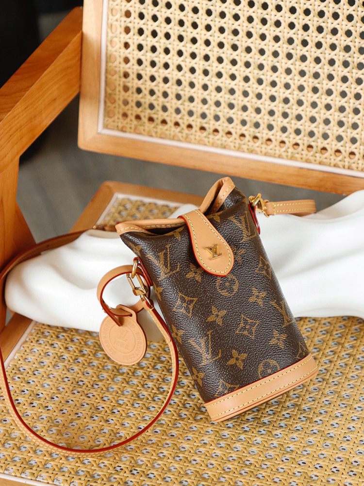 LOUIS VUITTON FOLD ME M80874