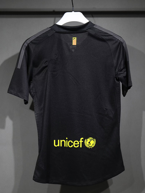 Player Retro Version 2010-2011 Barcelona Away Black Thailand Soccer Jersey AAA-4563