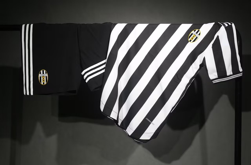 Retro Player Version Juventus Black&White Thailand Soccer Uniform-4563