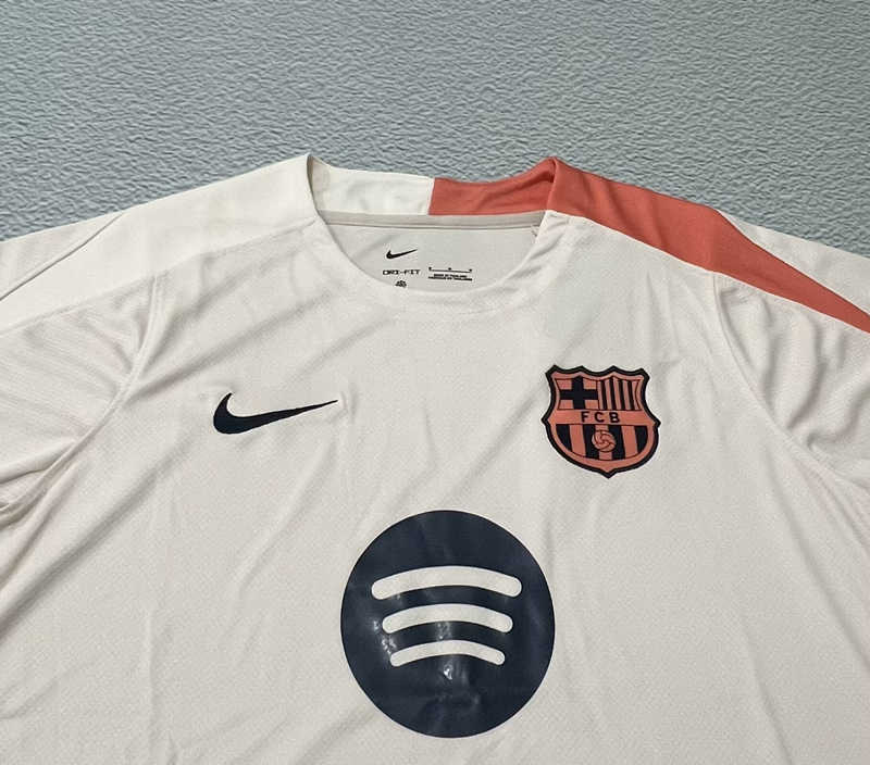 2024-2025 Barcelona Goalkeeper Beige Thailand Soccer Jersey AAA-9755