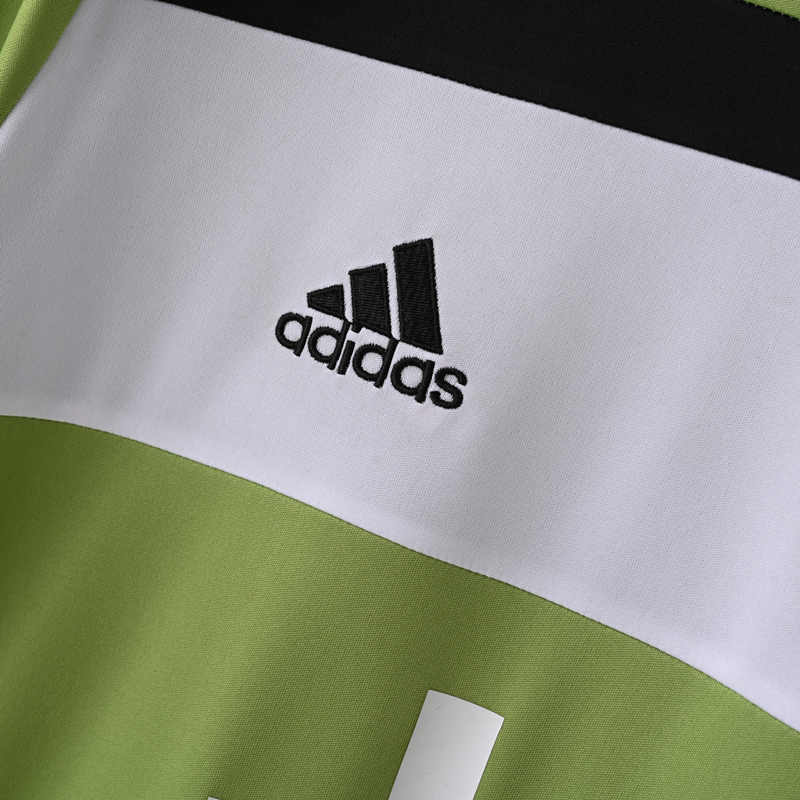 Retro Version 2017-2018 Juventus 2nd Away Green Thailand Soccer Jersey AAA-7189