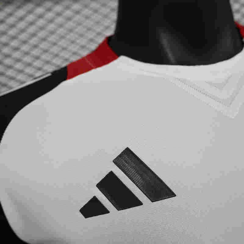 Player Version 2025-2026 Manchester United White Thailand Training Jersey AAA-888