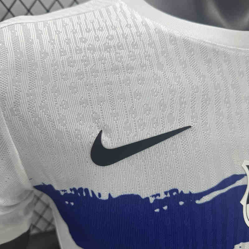 Player Version 2025-2026 Barcelona White Soccer Jersey AAA-3596