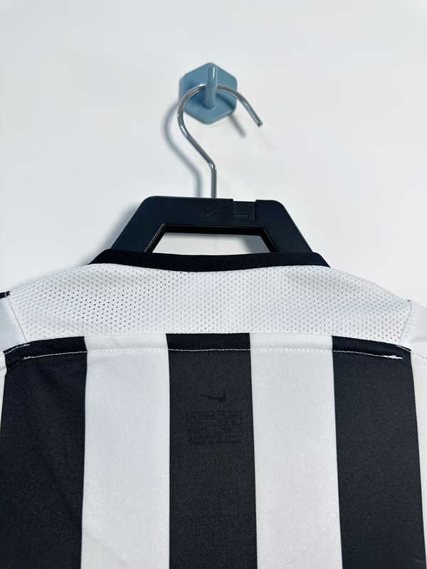 Retro Version 03-04 Juventus Home Black&White Thailand Soccer Jersey AAA-811
