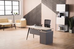 طاولة مكتب صغيرة مفردة