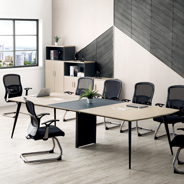 طاولة اجتماعات بـ 8 مقاعد ومكتب مؤتمرات