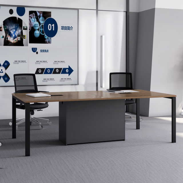 مكتب مؤتمرات بارز بأرجل فولاذية