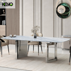 طاولة طعام عصرية من الحجر المصقول بقاعدة من الفولاذ المقاوم للصدأ باللون الذهبي اللامع (تتسع من 6 إلى 12 مقعدًا)