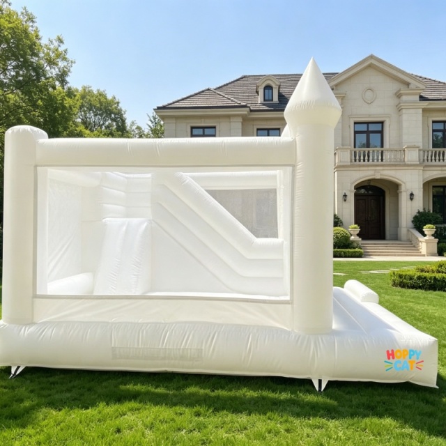 PVC Tarpaulin Elegant White Inflatable Bouncy Castle with Slide & Ball Pit