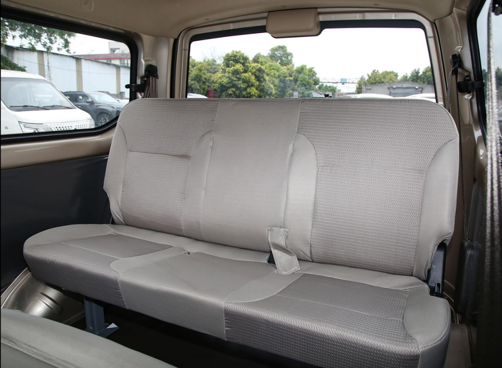 Wuling Rongguang S 1.5L/1.2L Displacement 2/5/7 Seats Closed-window Gas Vans or Window Gas Vans 4135*1625*1870mm 5 doors 5 MT