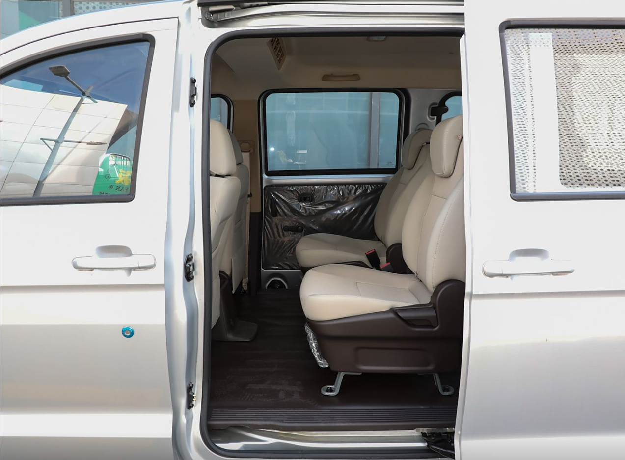 Wuling Auto Hongguang V 5MT 1.2L or 1.5L Gas Van Window Gas Van or Window-Close Gas Van