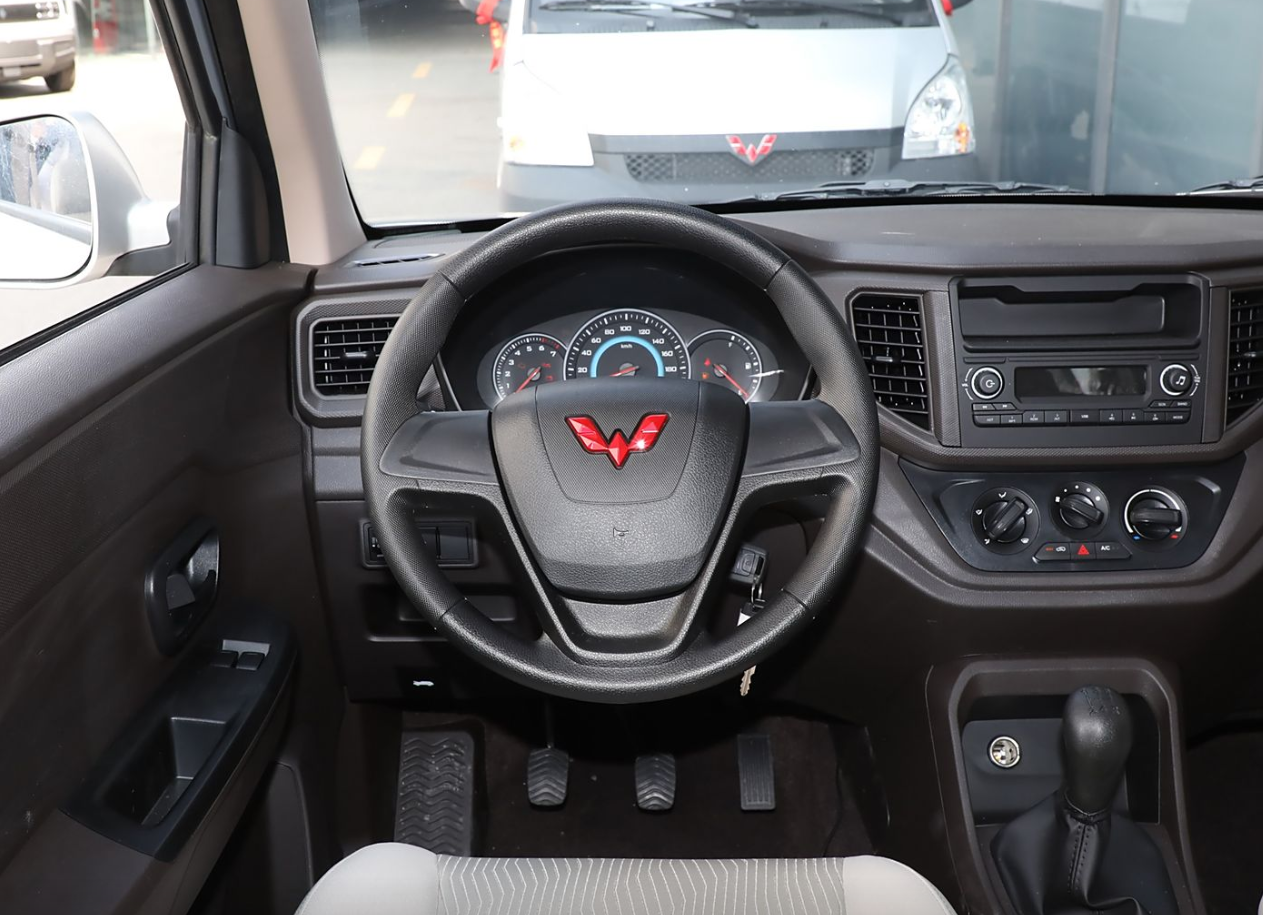 Wuling Auto Hongguang V 5MT 1.2L or 1.5L Gas Van Window Gas Van or Window-Close Gas Van