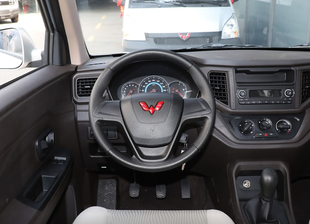 Wuling Auto Hongguang V 5MT 1.2L or 1.5L Gas Van Window Gas Van or Window-Close Gas Van