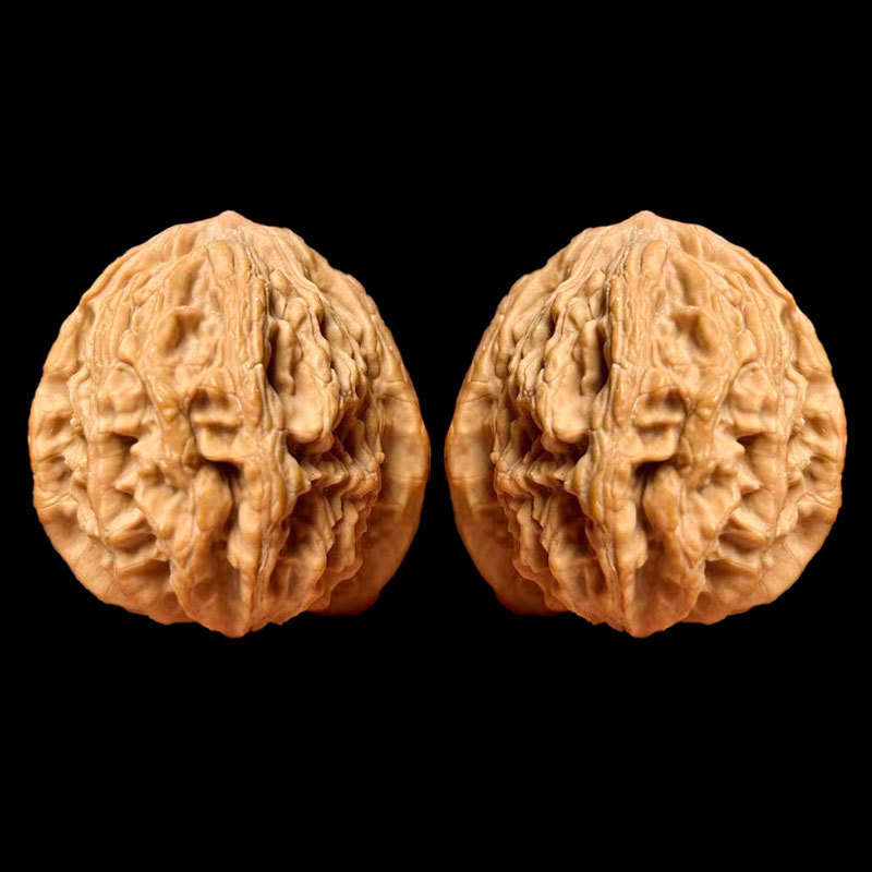 Wholesale walnut hand-held pieces original color machine brushed tiger head play plate walnut unicorn pattern antique origin direct delivery
