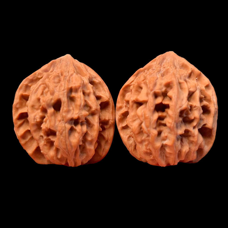 Manufacturers wholesale wenwan walnut hand play walnut wild Qinling three-edged size 39 high-quality old tree fruit a pair of pieces
