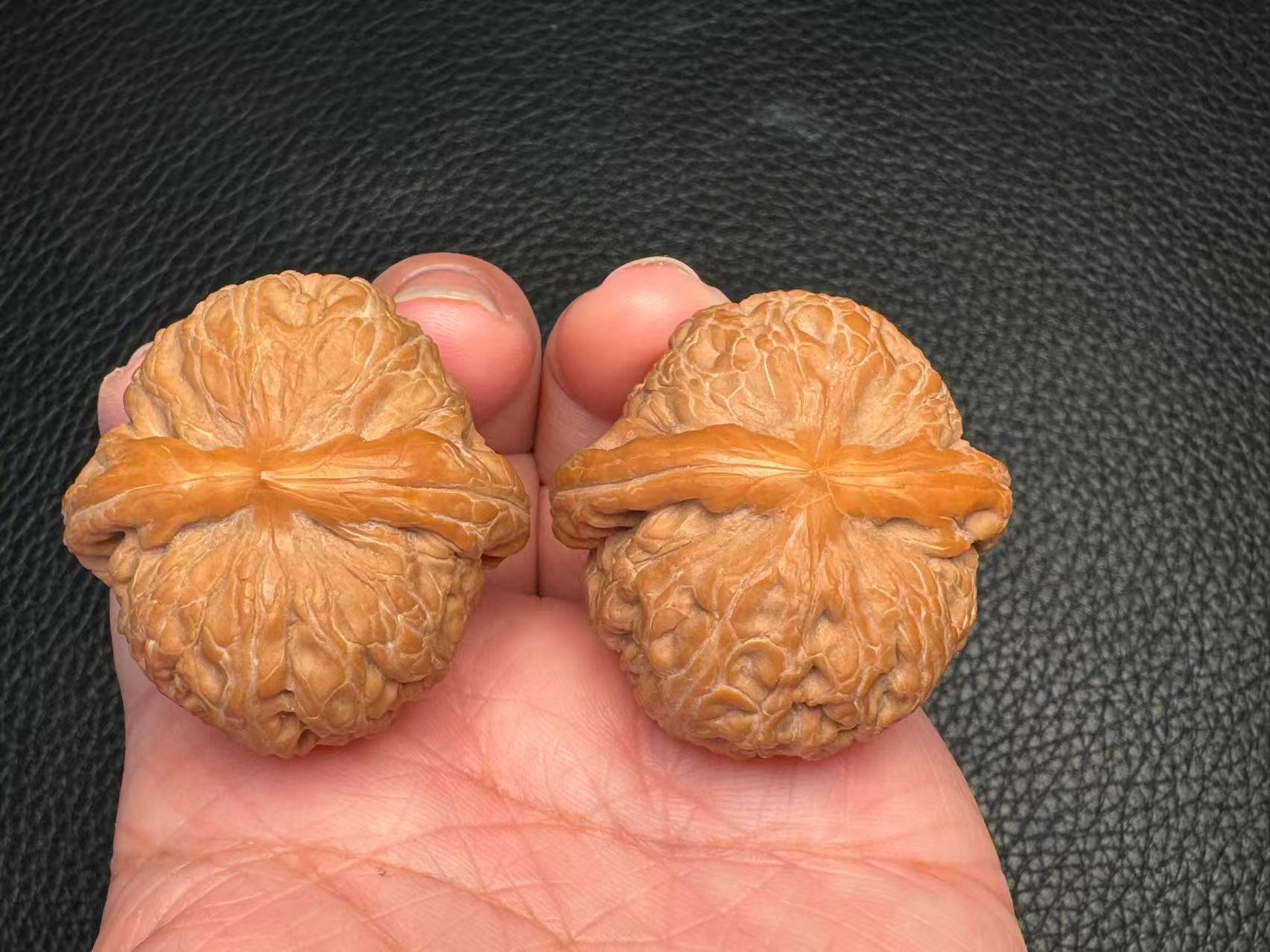 Cultural toys, walnuts, old trees, fruit ingots