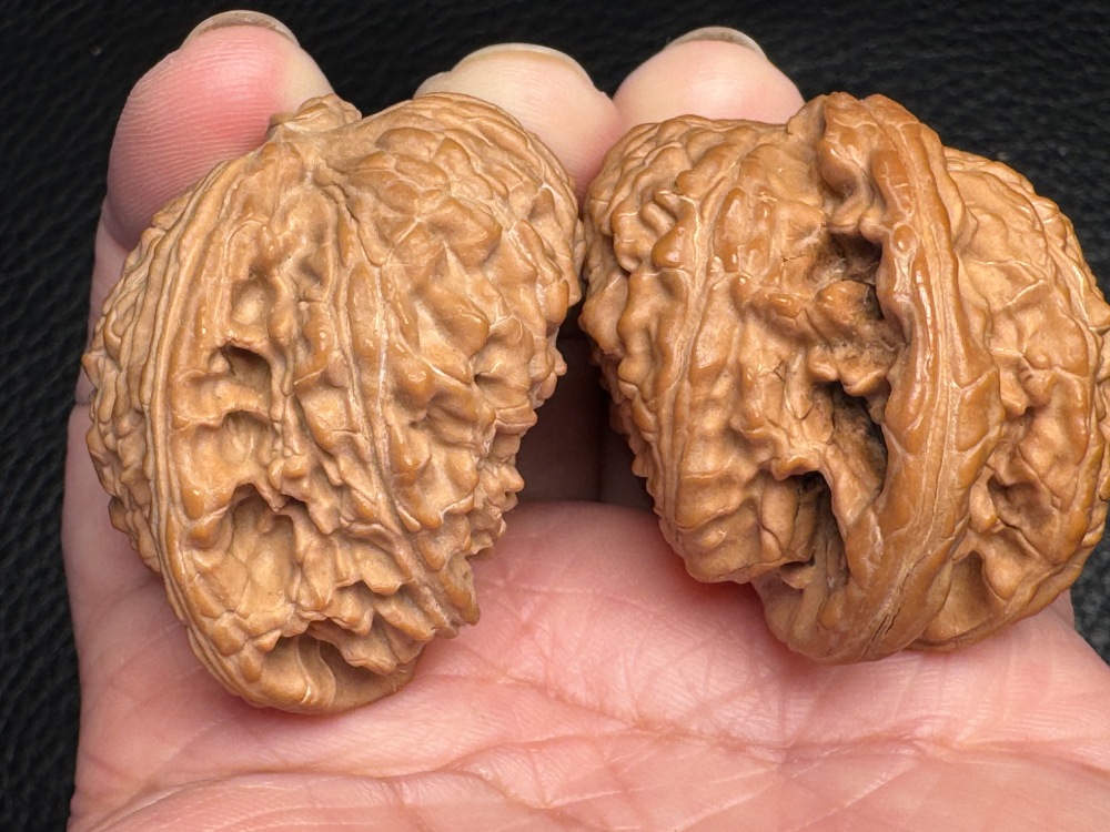 Wenwan walnut, Kirin pattern hand-played handle, original color machine-brushed Wang Yong official hat walnut, origin wholesale, handmade