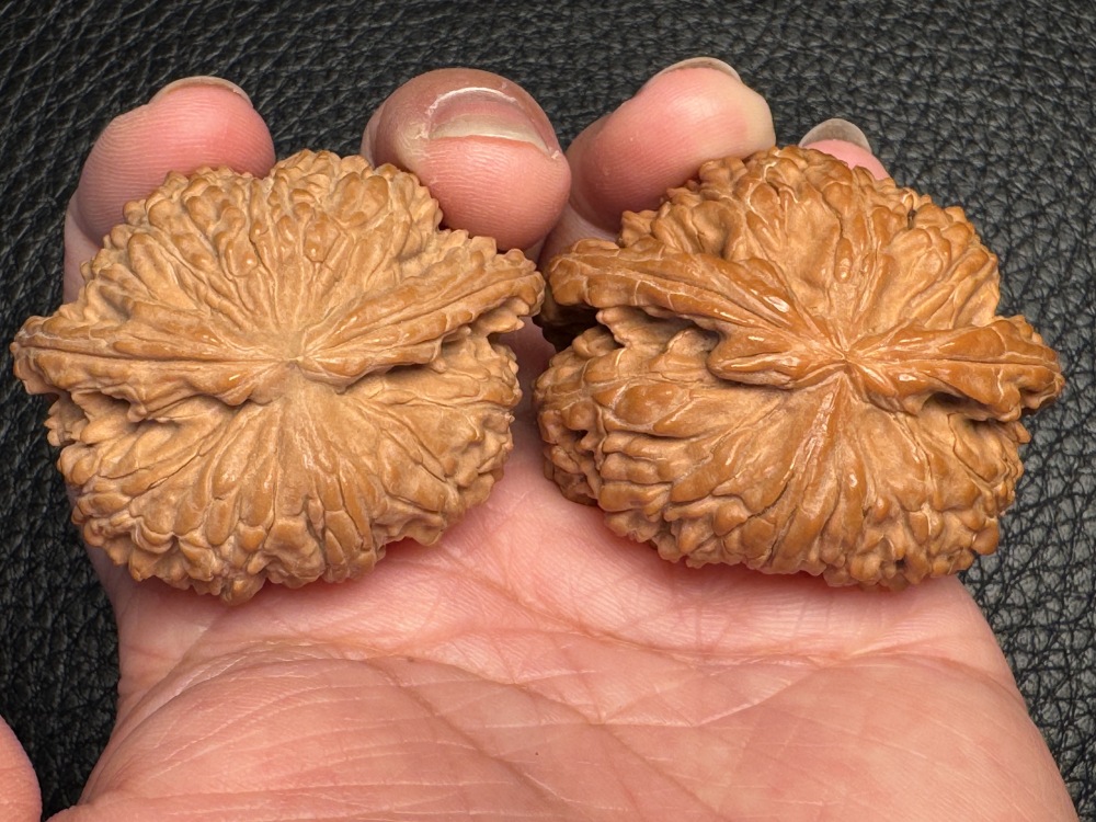 Wenwan walnut, Kirin pattern hand-played handle, original color machine-brushed Wang Yong official hat walnut, origin wholesale, handmade