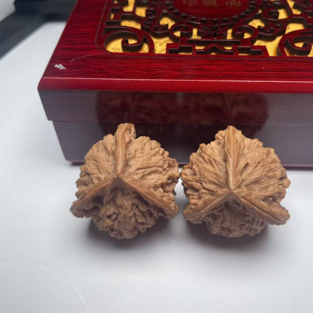 Panshan Triple Ridge Wenwan Walnut, Collectible Natural Special-shaped, Hand Therapy Decompression Oriental Gift