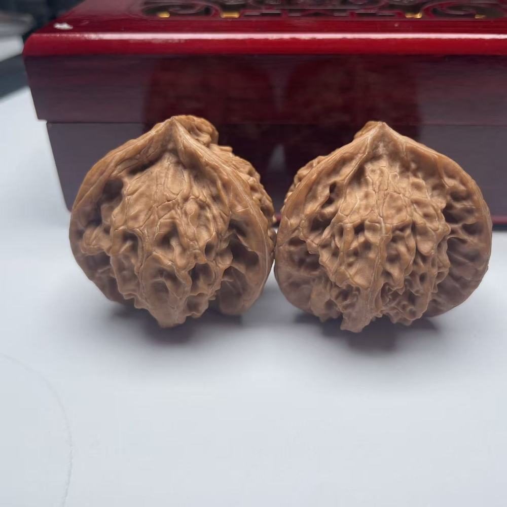 Panshan Triple Ridge Wenwan Walnut, Collectible Natural Special-shaped, Hand Therapy Decompression Oriental Gift