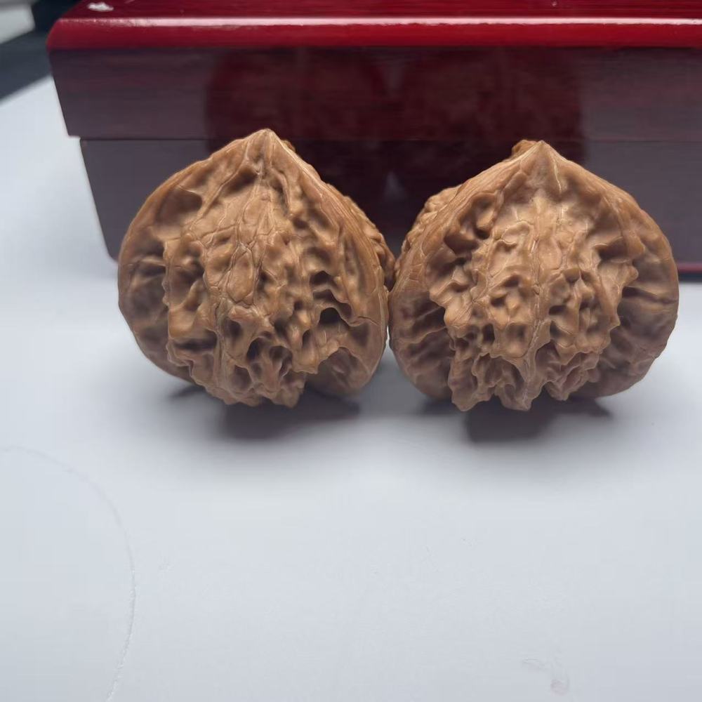 Panshan Triple Ridge Wenwan Walnut, Collectible Natural Special-shaped, Hand Therapy Decompression Oriental Gift