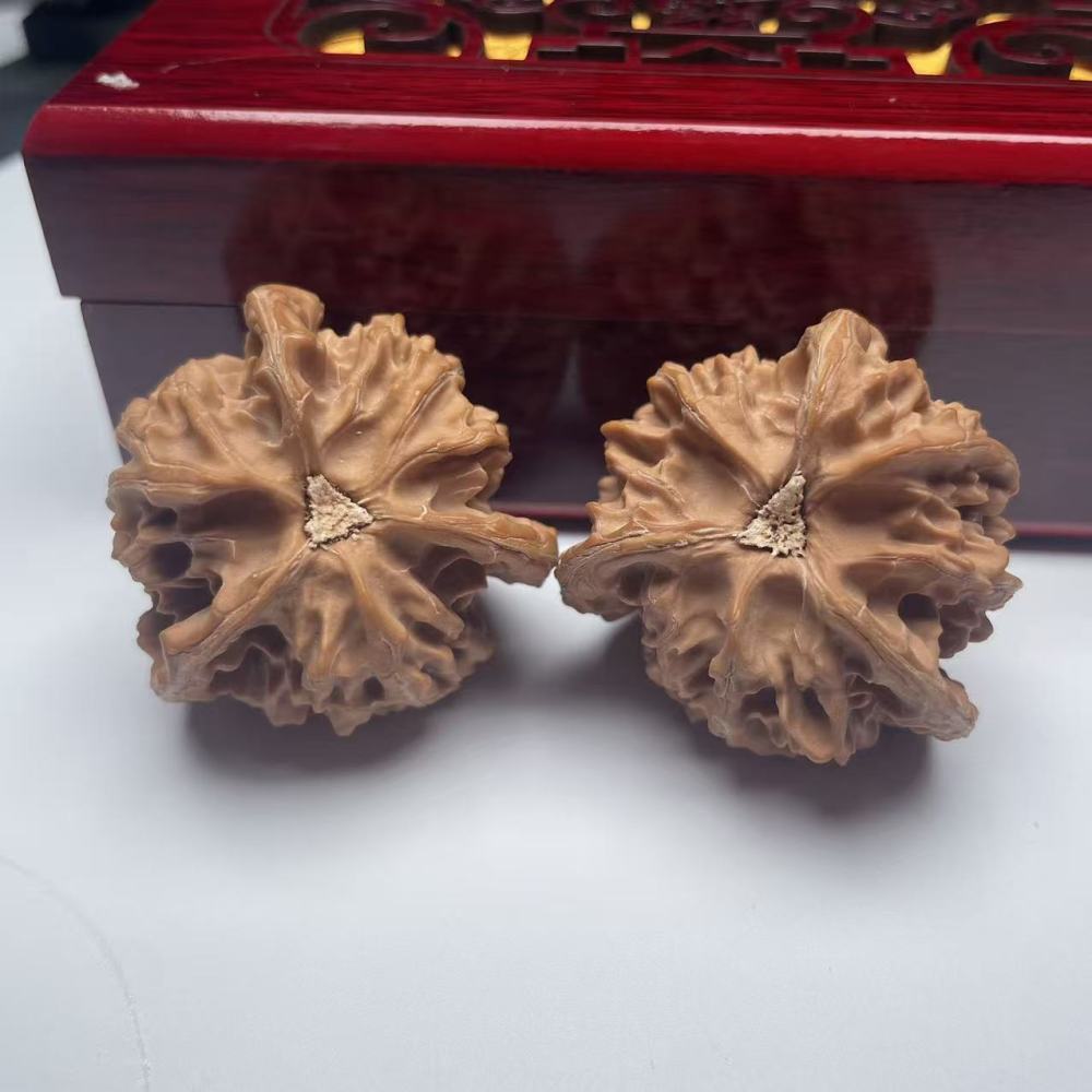 Panshan Triple Ridge Wenwan Walnut, Collectible Natural Special-shaped, Hand Therapy Decompression Oriental Gift