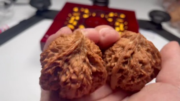 Triangular Mantianxing Wenwan Walnut    Cultural Collection / Handheld Fidget Toy
