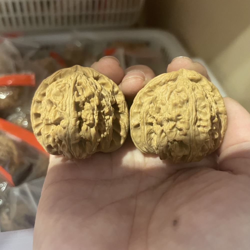 White Lion Head, Nanjiangshi Lion Head, Sizuolou Lion Head Wenwan Walnuts, 3 Pairs for $100, Natural Taihang Mountain Collection Grade Hand Play Pieces