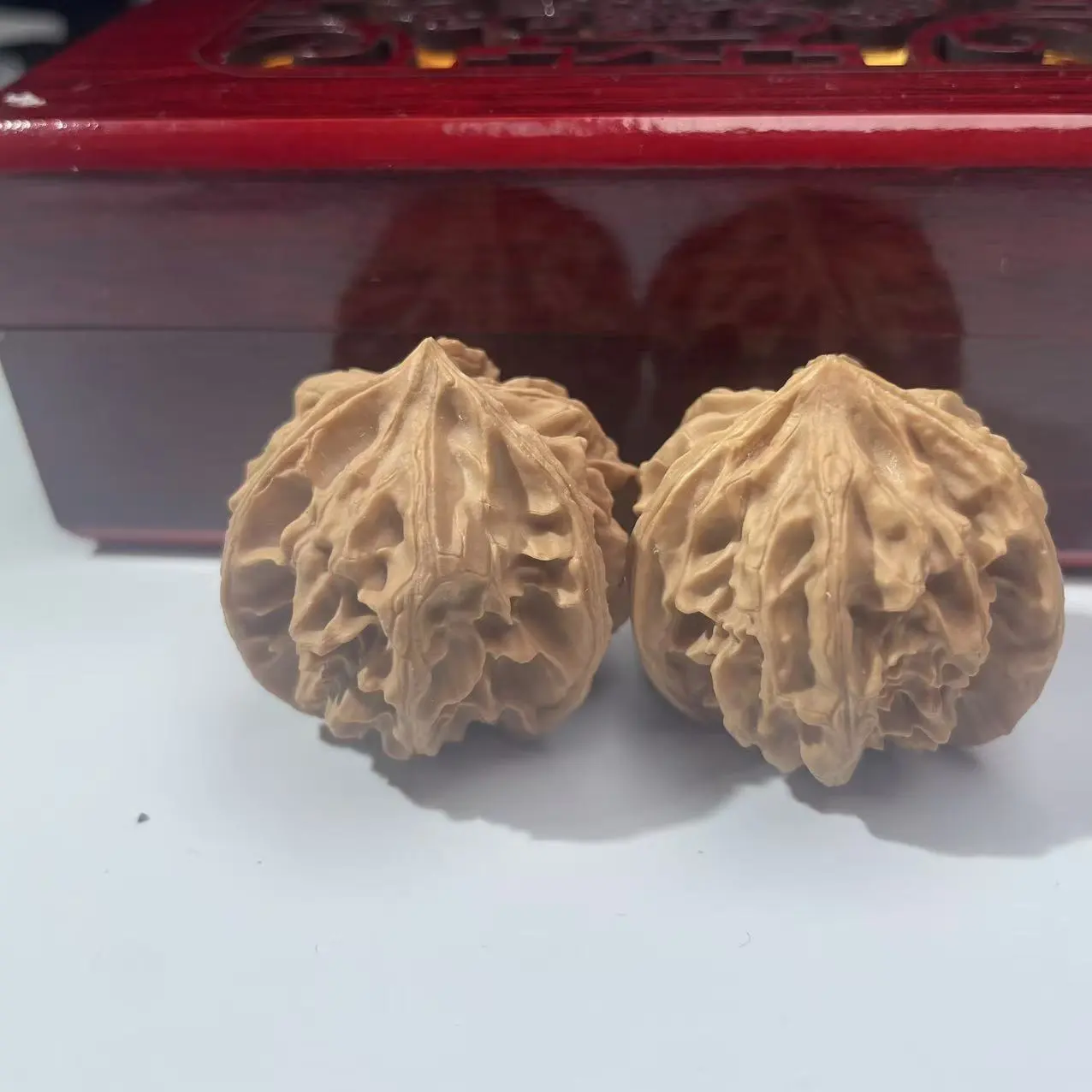 Natural cortex surface of Panshan three ridges wenwan walnuts checked for dye and repair marks