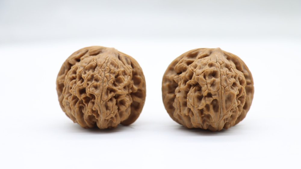 Water Dragon Pattern Two-Edge Antique Walnuts, Natural Wild Raw Fruit, Precision Matching, Easy Patina Redening, Collection-Grade Handheld Ornament