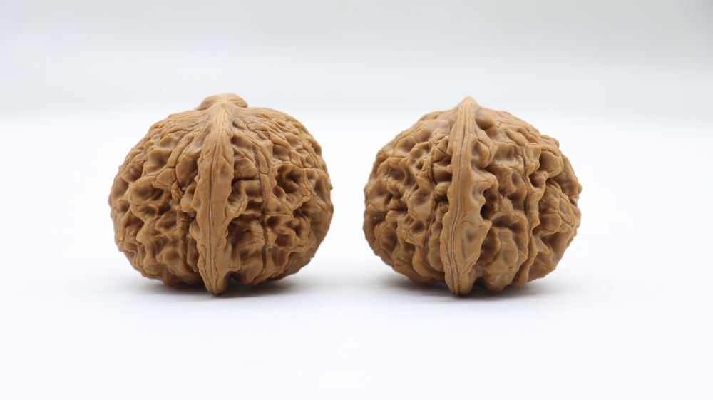 Water Dragon Pattern Two-Edge Antique Walnuts, Natural Wild Raw Fruit, Precision Matching, Easy Patina Redening, Collection-Grade Handheld Ornament