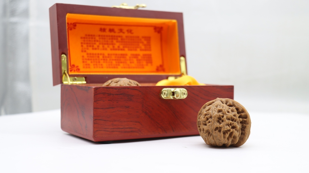 Water Dragon Pattern Two-Edge Antique Walnuts, Natural Wild Raw Fruit, Precision Matching, Easy Patina Redening, Collection-Grade Handheld Ornament