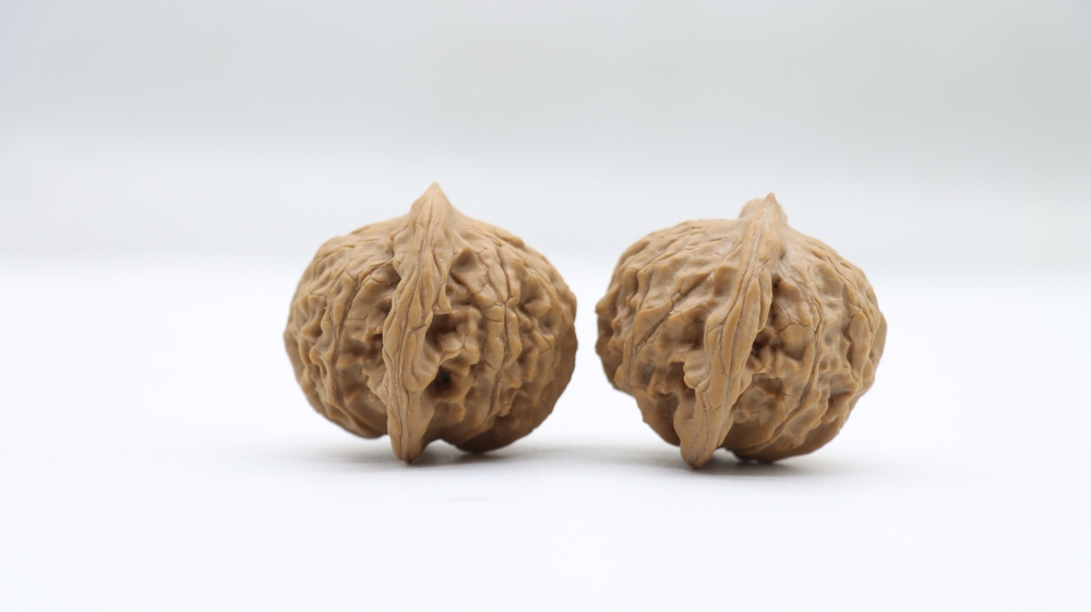 Big Ear Tutu Two-Edge Wenwan Walnut, Hand-Carved Natural Walnut, Collectible Ginseng Walnut for Play & Decoration, Premium Quality for Hobbyists